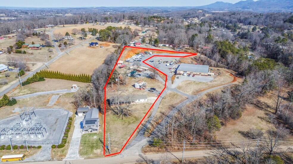 104 Circle Rd, Newport, TN à vendre - Photo du bâtiment - Image 2 de 112