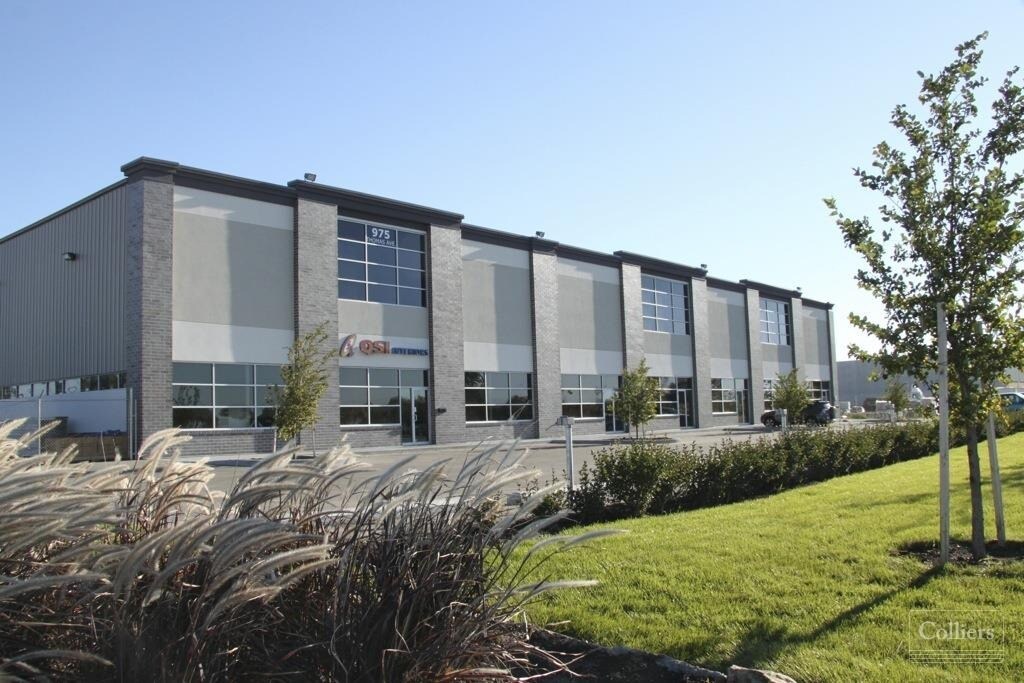 975 Thomas Ave, Winnipeg, MB à louer Photo du bâtiment- Image 1 de 3