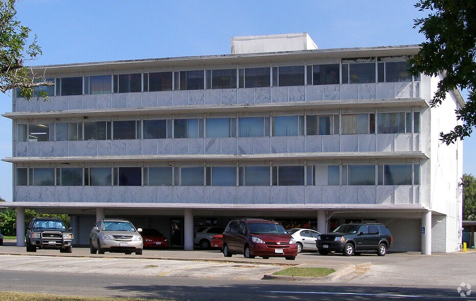 1001 Louisiana Ave, Corpus Christi, TX for lease - Building Photo - Image 2 of 5