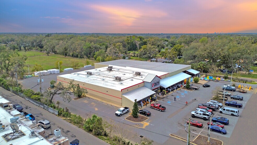 916 W Martin Luther King Blvd, Seffner, FL à vendre - Photo principale - Image 1 de 6