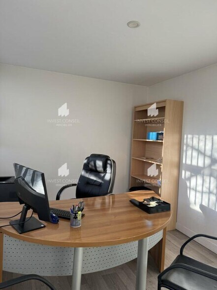 10-12 Rue Condorcet, Taverny for lease - Interior Photo - Image 2 of 10