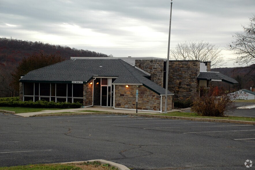 220 Main St, Glen Gardner, NJ for sale - Building Photo - Image 3 of 6