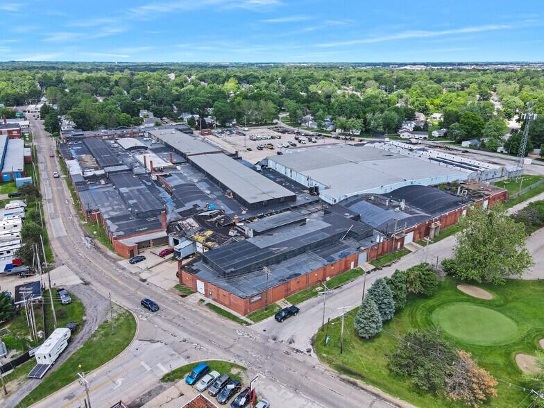 1201 Bell St, Bloomington, IL à louer - Photo du bâtiment - Image 2 de 4