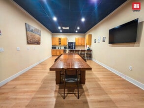 18551 Ventura Blvd, Tarzana, CA à louer Photo intérieure- Image 1 de 7