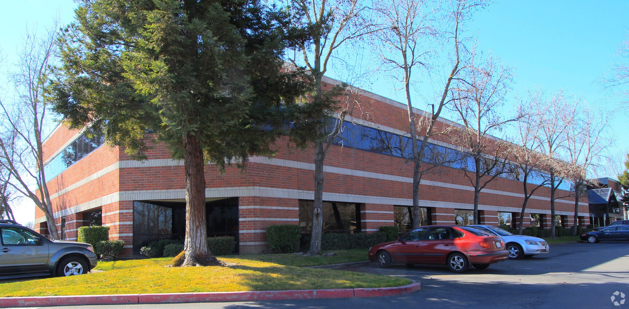 2033 Howe Ave, Sacramento, CA for lease Primary Photo- Image 1 of 3