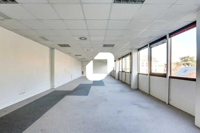 21-23 Avenue Du Général Leclerc, Bourg-la-Reine for lease - Interior Photo - Image 2 of 16