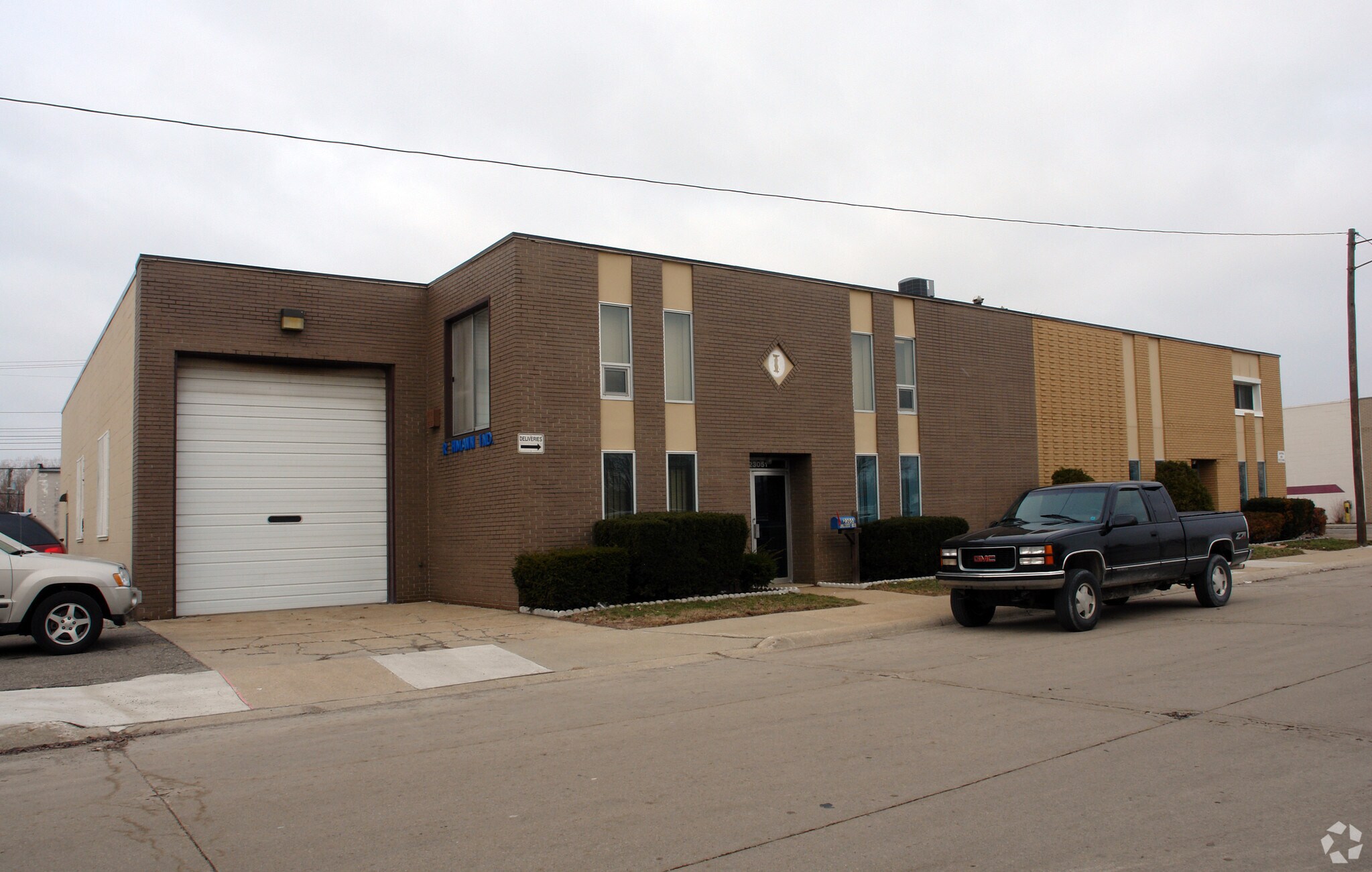 23051-23127 Roseberry Ave, Warren, MI à louer Photo du bâtiment- Image 1 de 4