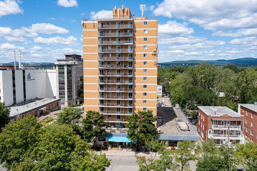 125 Boul Benoît-XV, Québec, QC à louer - Photo du bâtiment - Image 2 de 3
