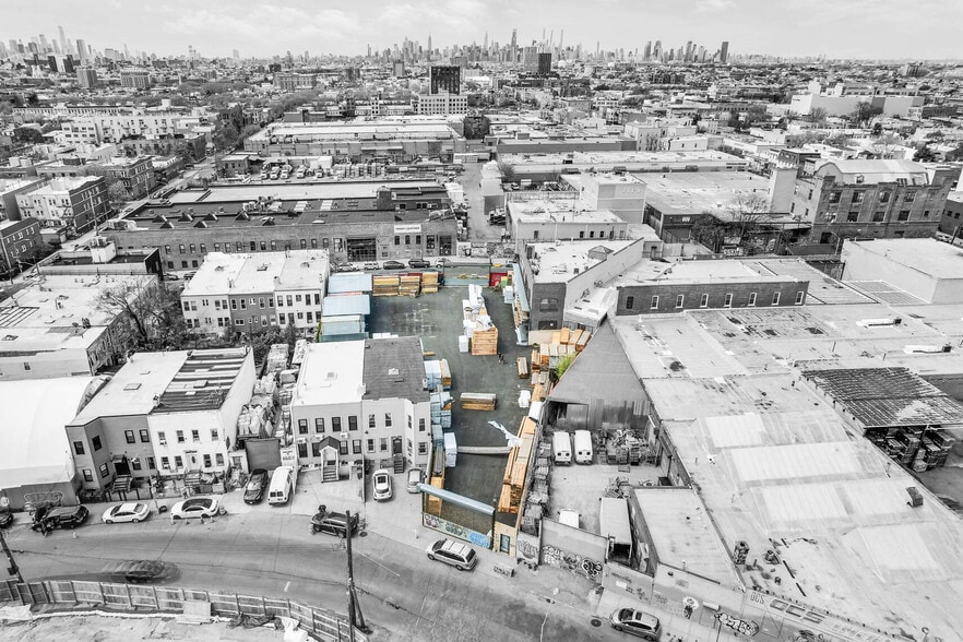 1520 Decatur St, Ridgewood, NY for lease - Building Photo - Image 2 of 4