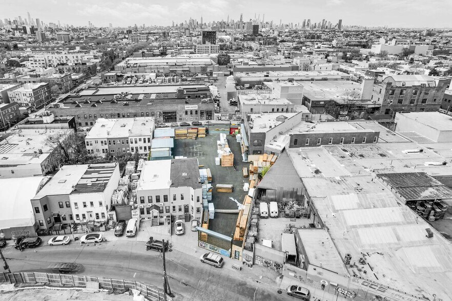 1520 Decatur St, Ridgewood, NY à louer - Photo du bâtiment - Image 2 de 4