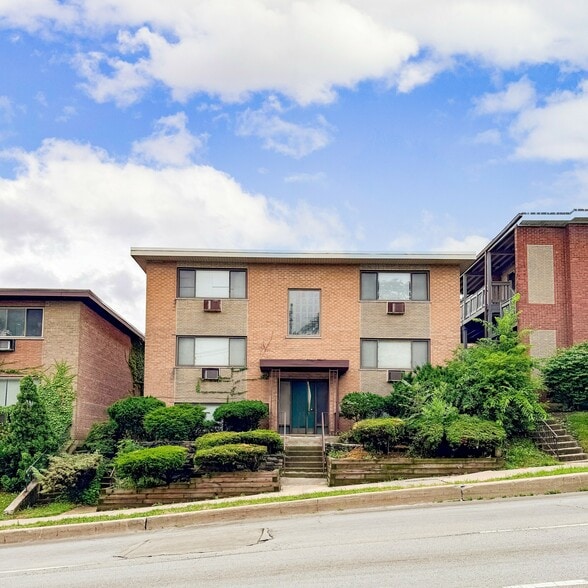 2019 W 111th St, Chicago, IL for sale - Primary Photo - Image 1 of 7