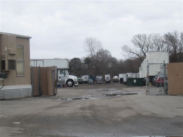 175 Brook Ave, Deer Park, NY à louer - Photo du bâtiment - Image 2 de 2
