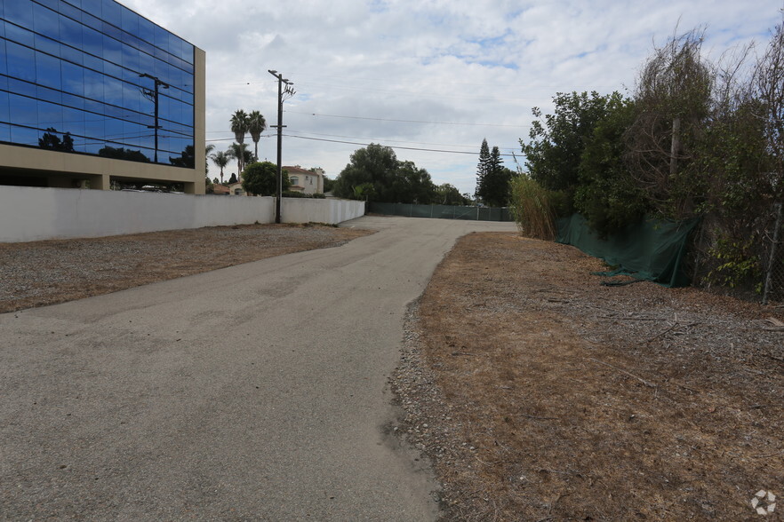 2301-2331 Zenith Ave, Newport Beach, CA for sale - Primary Photo - Image 1 of 15