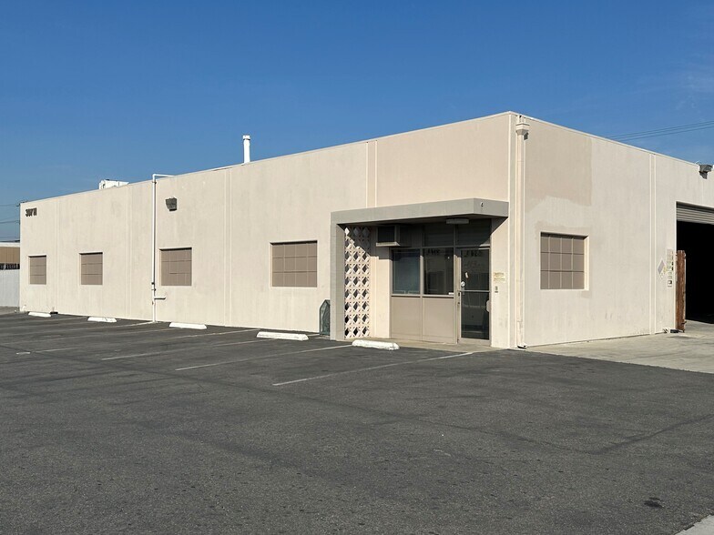231 N Euclid Way, Anaheim, CA à louer - Photo du bâtiment - Image 3 de 11