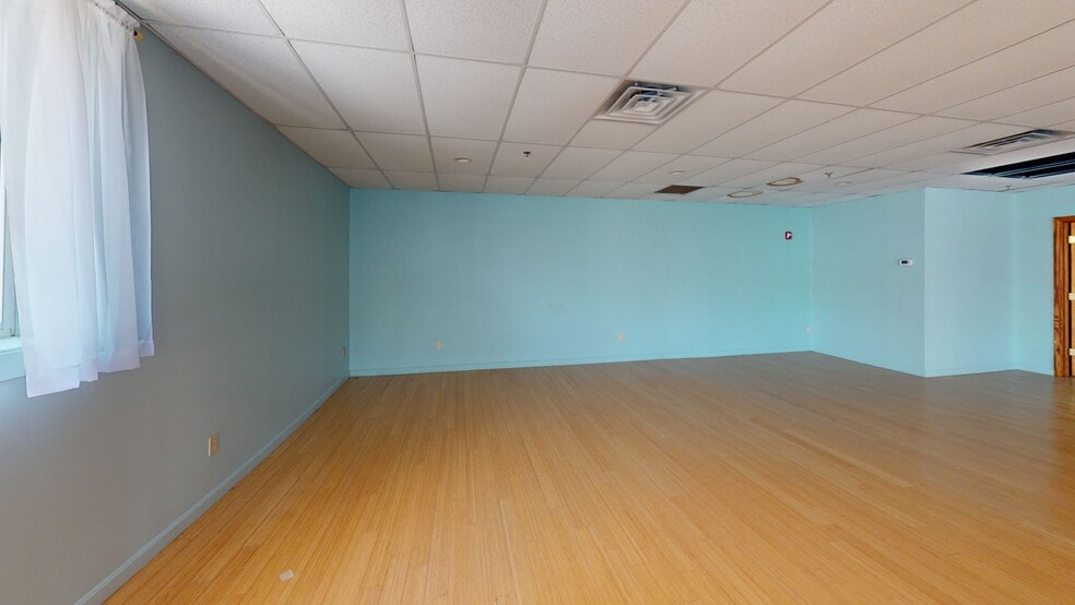 198 Londonderry Tpke, Hooksett, NH for lease - Building Photo - Image 3 of 28