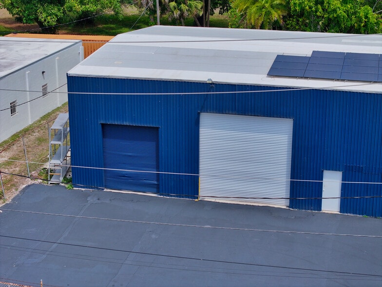 2585 4th St, Fort Myers, FL à vendre - Photo du bâtiment - Image 3 de 17