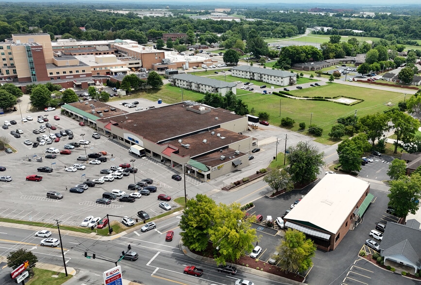 437 E Main St, Gallatin, TN for lease - Building Photo - Image 3 of 6
