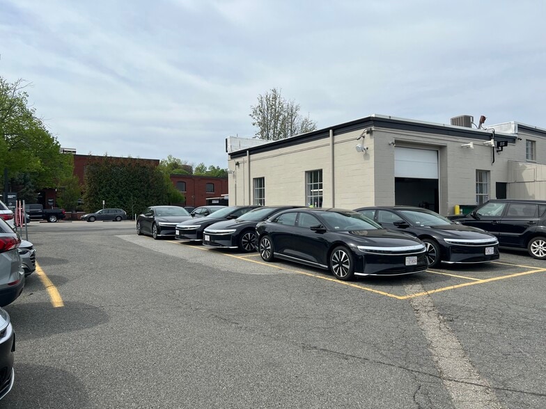 1229 Washington St, West Newton, MA for lease - Building Photo - Image 3 of 9