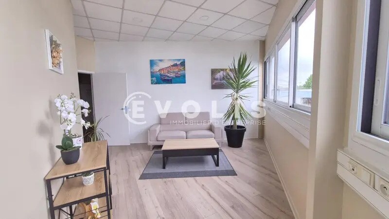 Office in Quincy-Voisins for lease - Interior Photo - Image 1 of 17