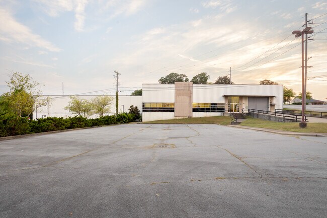 Plus de détails pour 502 S Court St, Florence, AL - Industriel à vendre