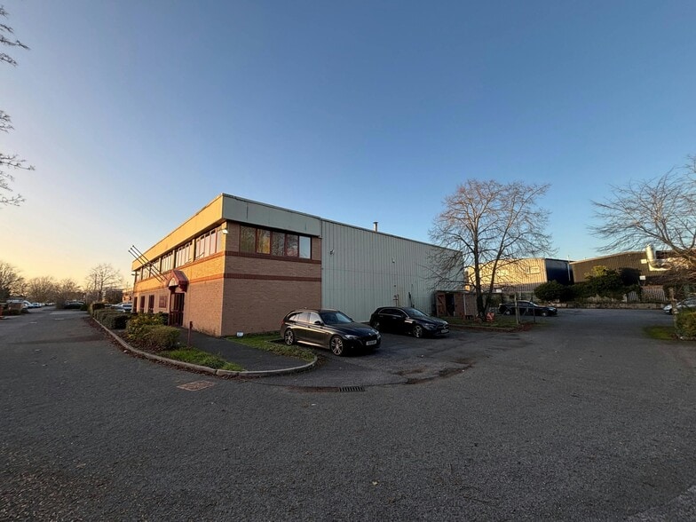 Avenue Two, Witney for lease - Building Photo - Image 2 of 7