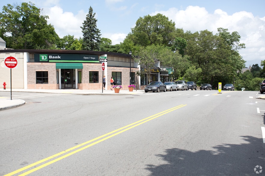 1148 Centre St, Newton, MA for lease - Building Photo - Image 2 of 4