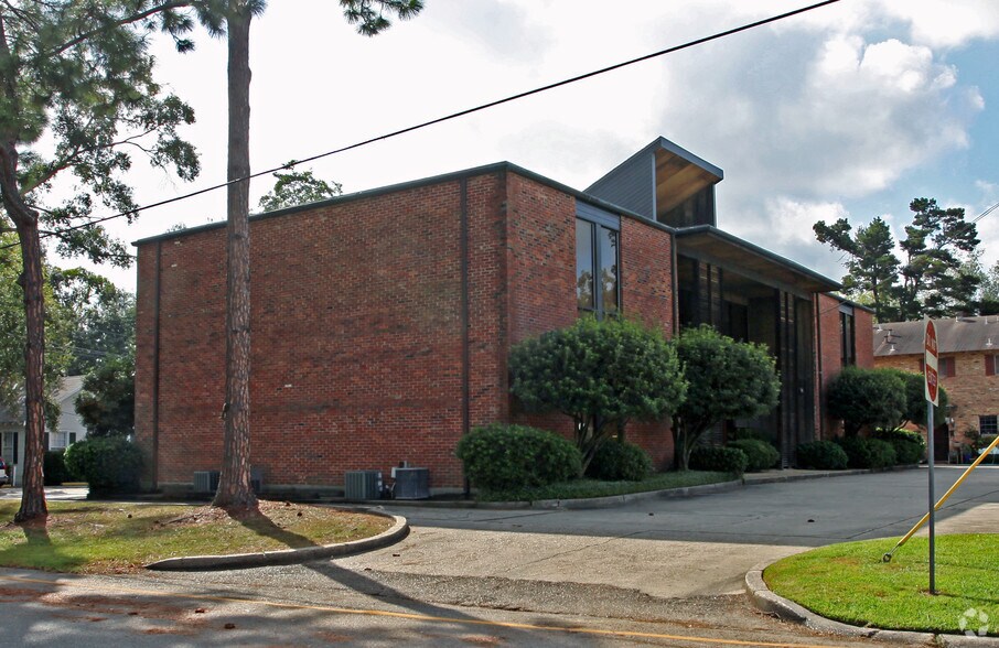 717 S Foster Dr, Baton Rouge, LA à louer - Photo du bâtiment - Image 2 de 3
