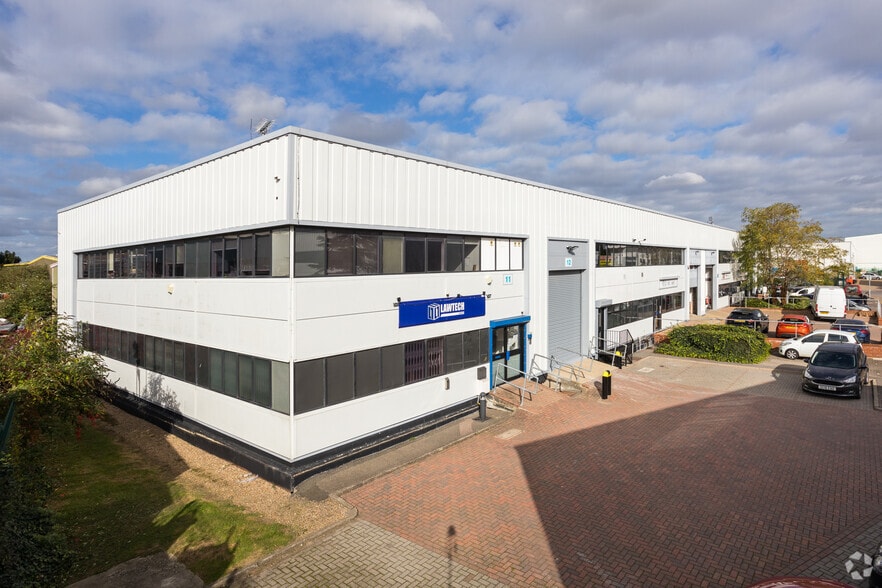 Neptune Clos, Rochester for lease - Primary Photo - Image 1 of 26