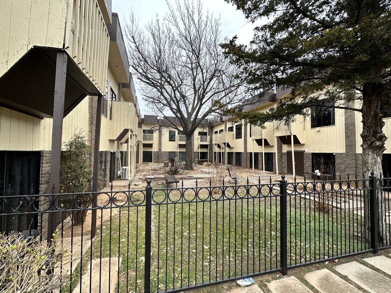 6600 N Meridian Ave, Oklahoma City, OK for lease - Building Photo - Image 2 of 3