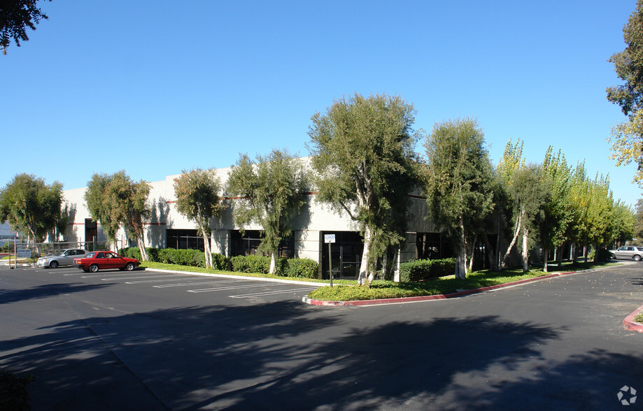 2459 Dogwood Way, Vista, CA for lease - Primary Photo - Image 1 of 6