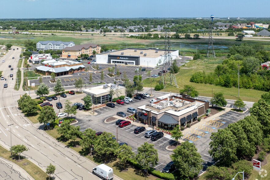 6050 Gurnee Mills Cir E, Gurnee, IL à vendre - Aérien - Image 2 de 5