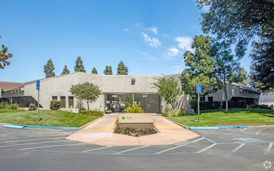 2365-2371 Bering Dr, San Jose, CA à louer - Photo du bâtiment - Image 2 de 6