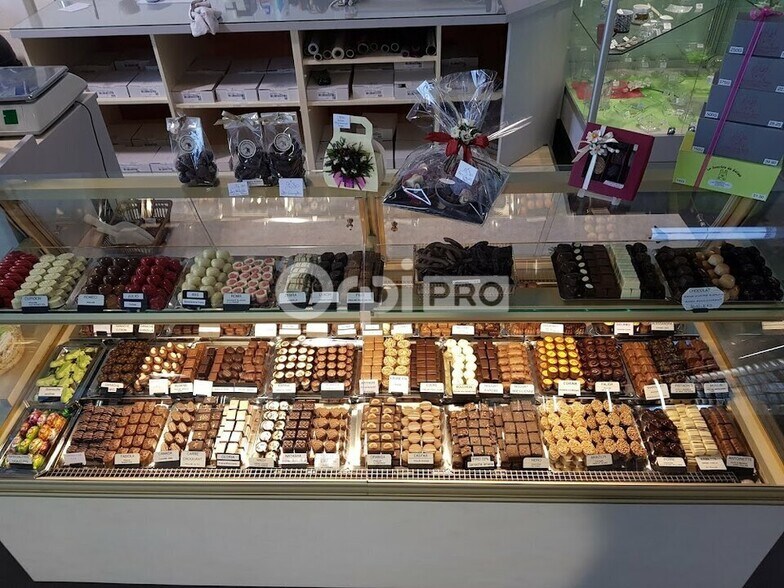 Retail in Reims for lease - Building Photo - Image 1 of 1