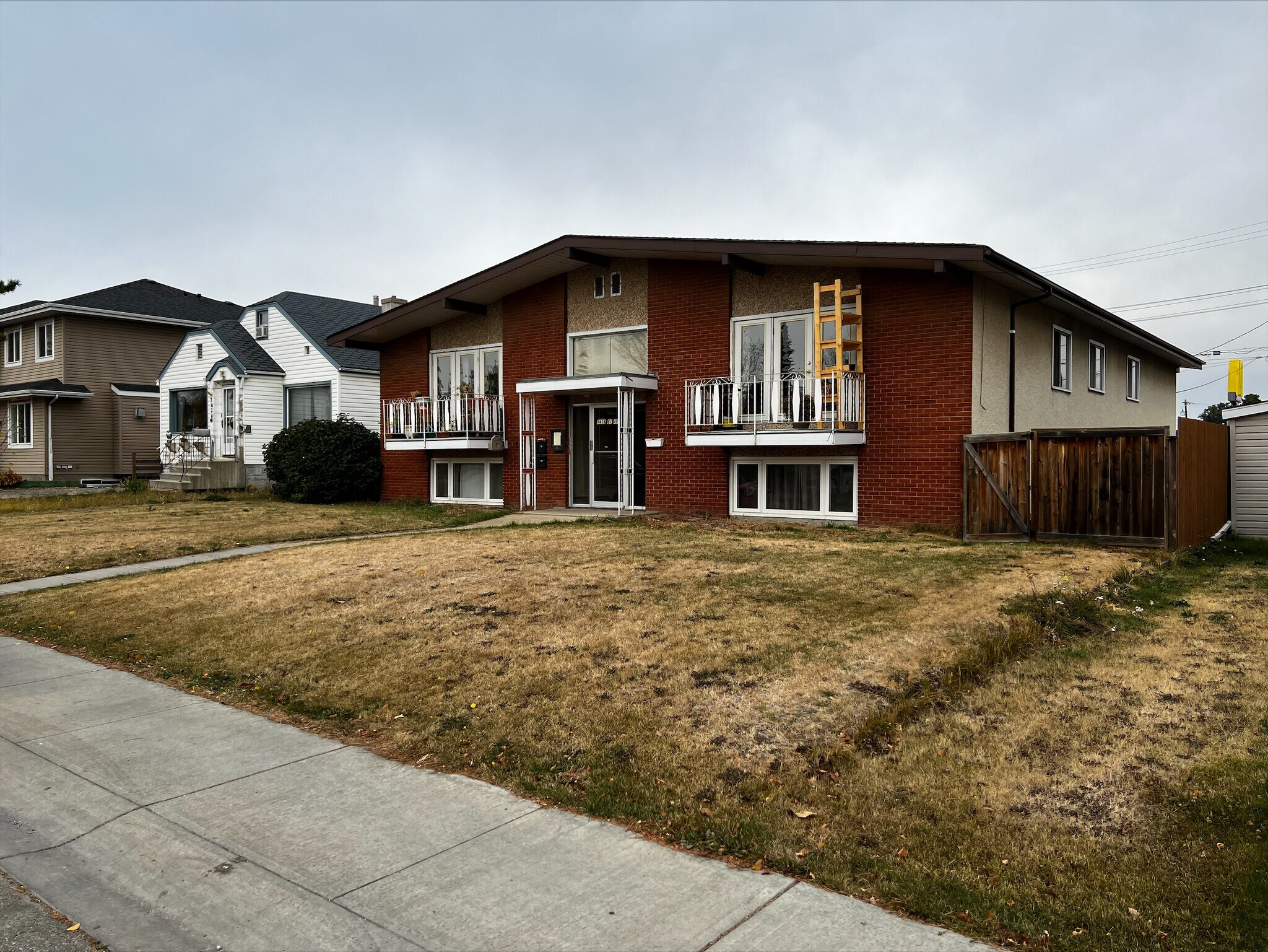 7416 81 Av NW, Edmonton, AB for sale Primary Photo- Image 1 of 1