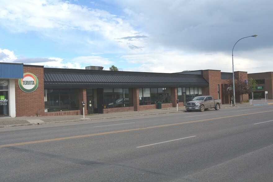 10215 100th St, Fort St John, BC à louer - Photo du bâtiment - Image 3 de 4