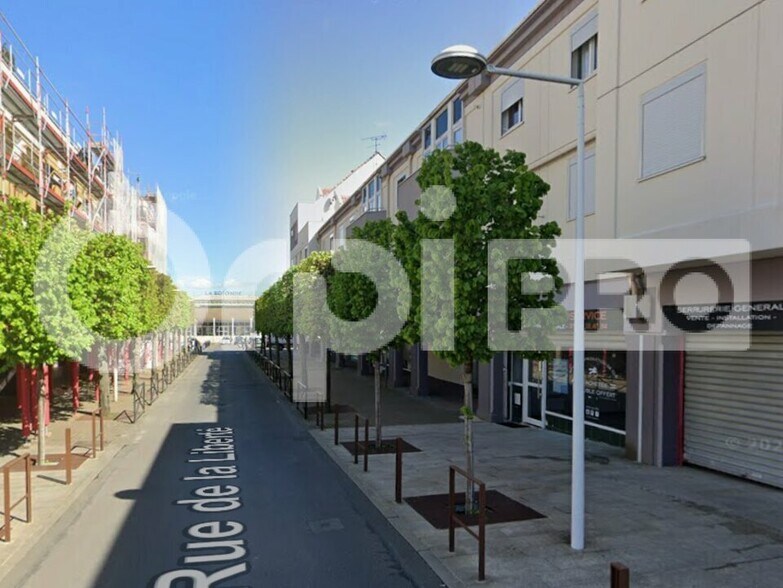 Retail in Moissy Cramayel for lease - Building Photo - Image 3 of 4