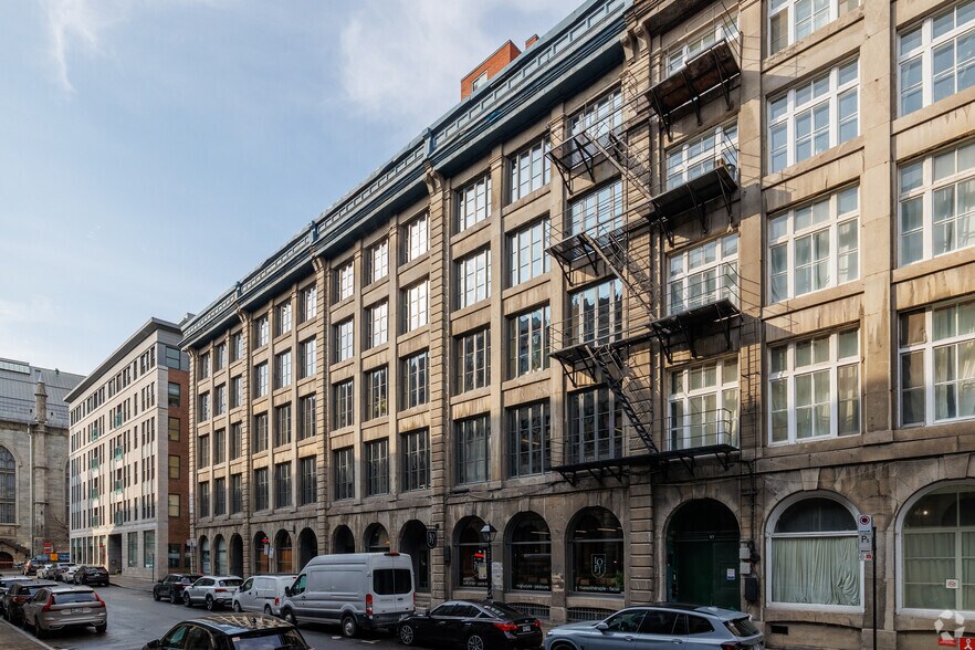 59-71 Rue De Brésoles, Montréal, QC à louer - Photo du bâtiment - Image 3 de 5