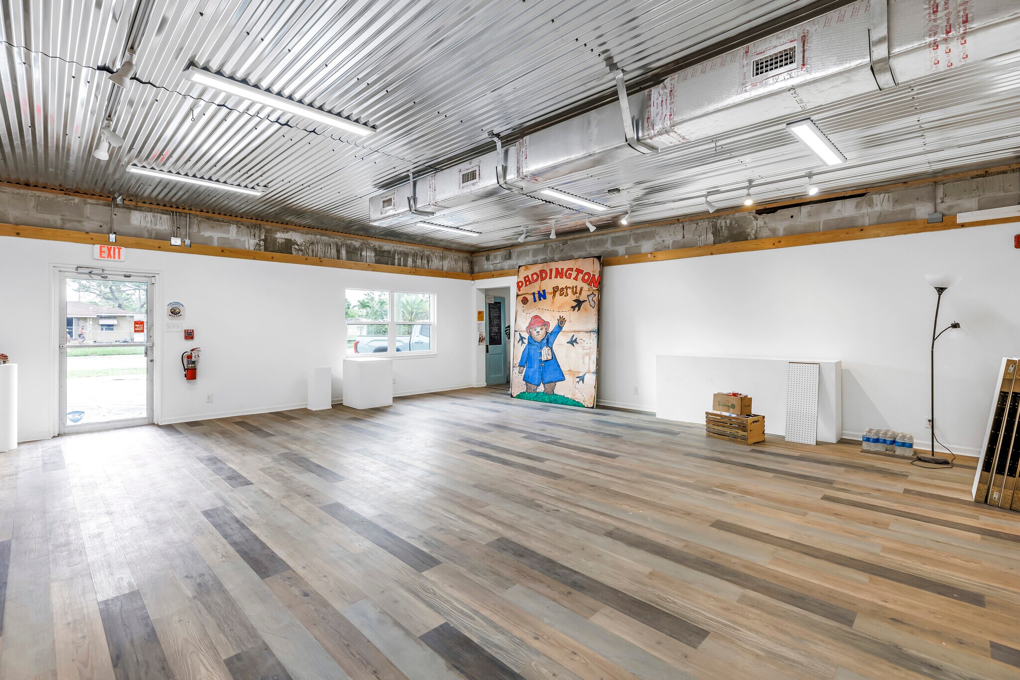 559 49th St S, Saint Petersburg, FL for lease Interior Photo- Image 1 of 11