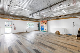 559 49th St S, Saint Petersburg, FL for lease Interior Photo- Image 1 of 11