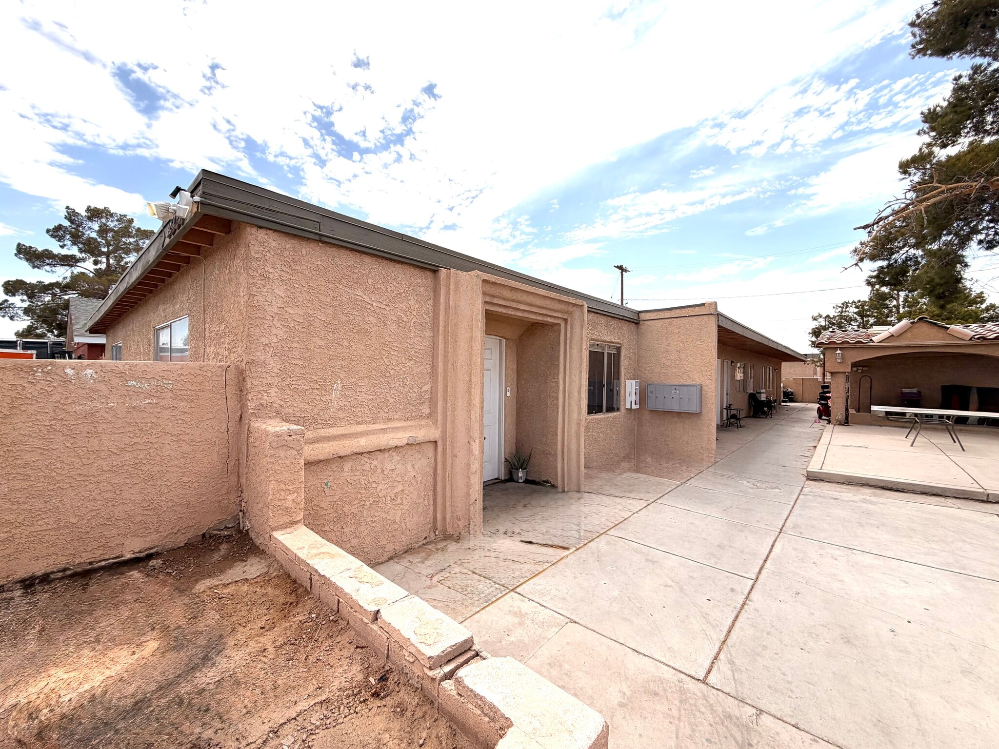 1967 Linn Ln, Las Vegas, NV for sale Primary Photo- Image 1 of 24