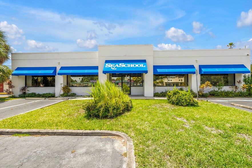 8440 4th St N, Saint Petersburg, FL for lease - Building Photo - Image 1 of 31