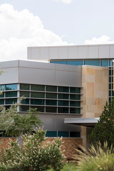 1600 Saint Michaels Dr, Santa Fe, NM à louer - Photo du bâtiment - Image 2 de 38