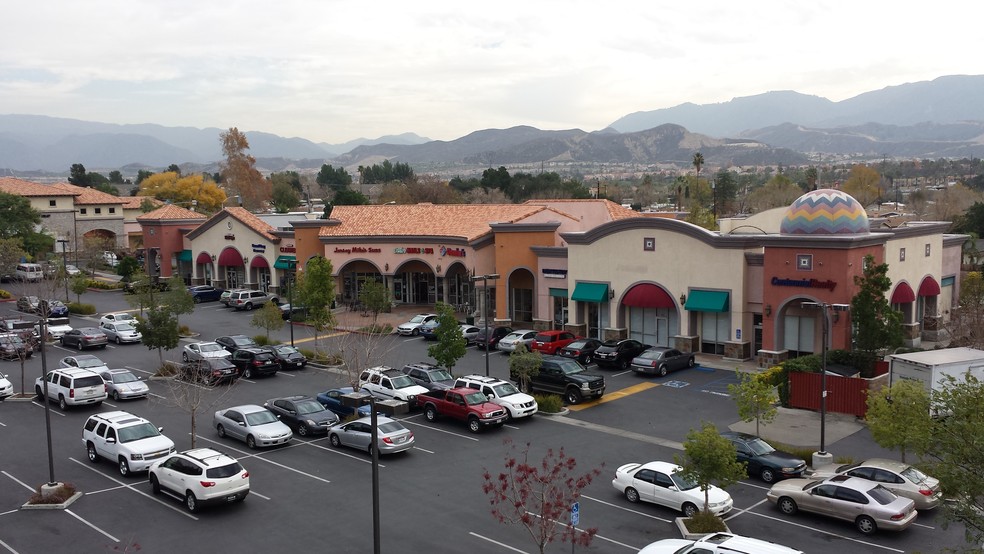 18635 Soledad Canyon Rd, Santa Clarita, CA à louer - Photo du bâtiment - Image 1 de 10