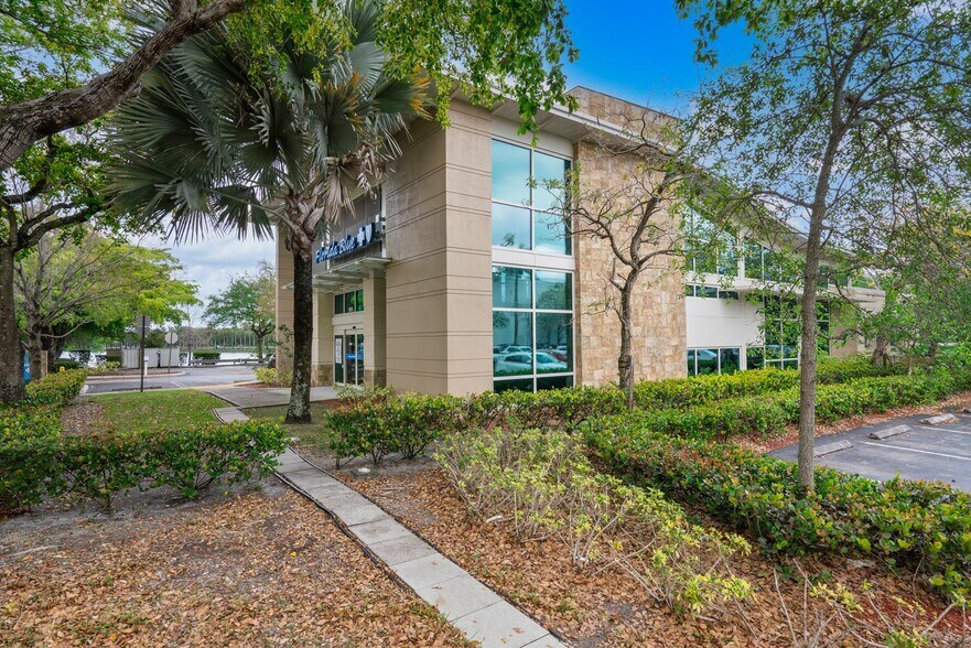 1970 Sawgrass Mills Cir, Fort Lauderdale, FL à vendre - Photo du bâtiment - Image 3 de 11