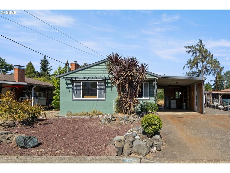 324 W Berdine St, Roseburg, OR for sale - Primary Photo - Image 1 of 1