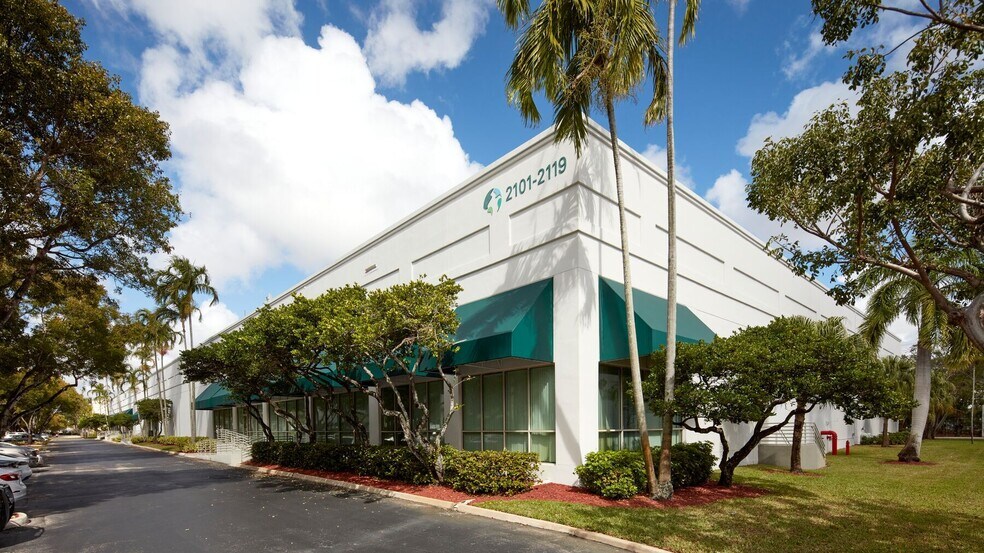 2101-2119 NW 84th Ave, Miami, FL à louer - Photo du bâtiment - Image 1 de 1
