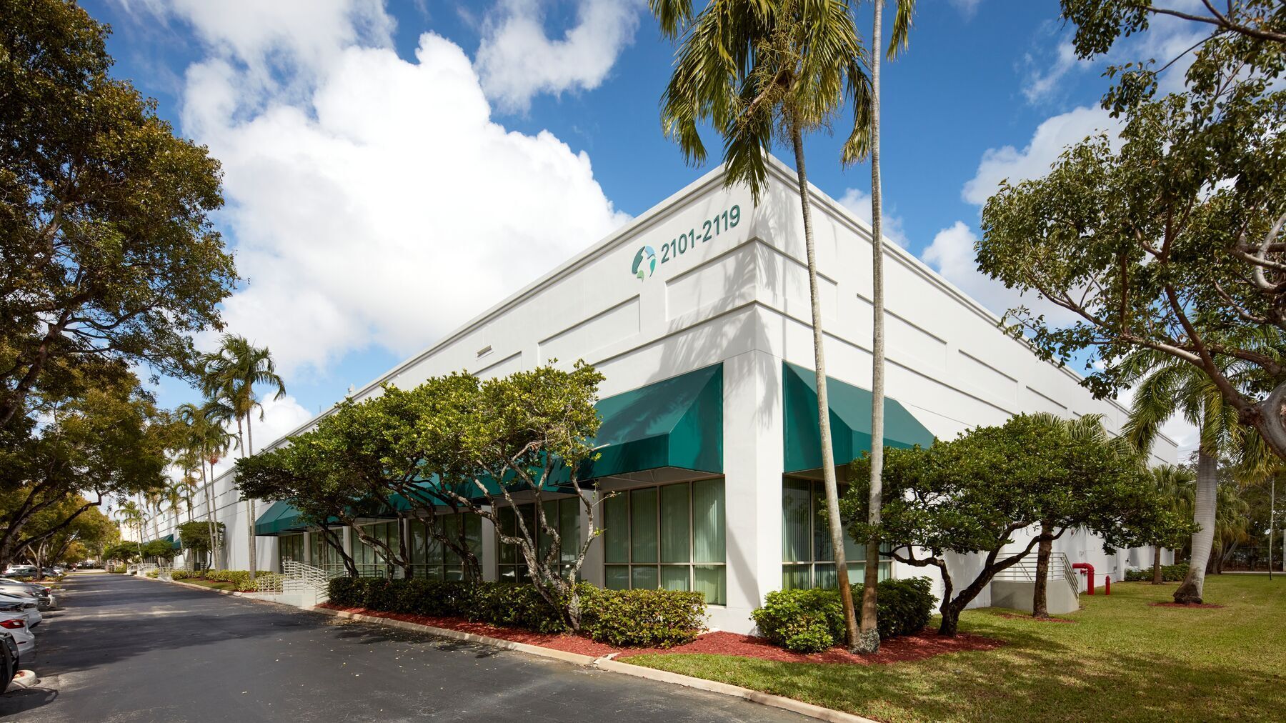 2101-2119 NW 84th Ave, Miami, FL à louer Photo du bâtiment- Image 1 de 2