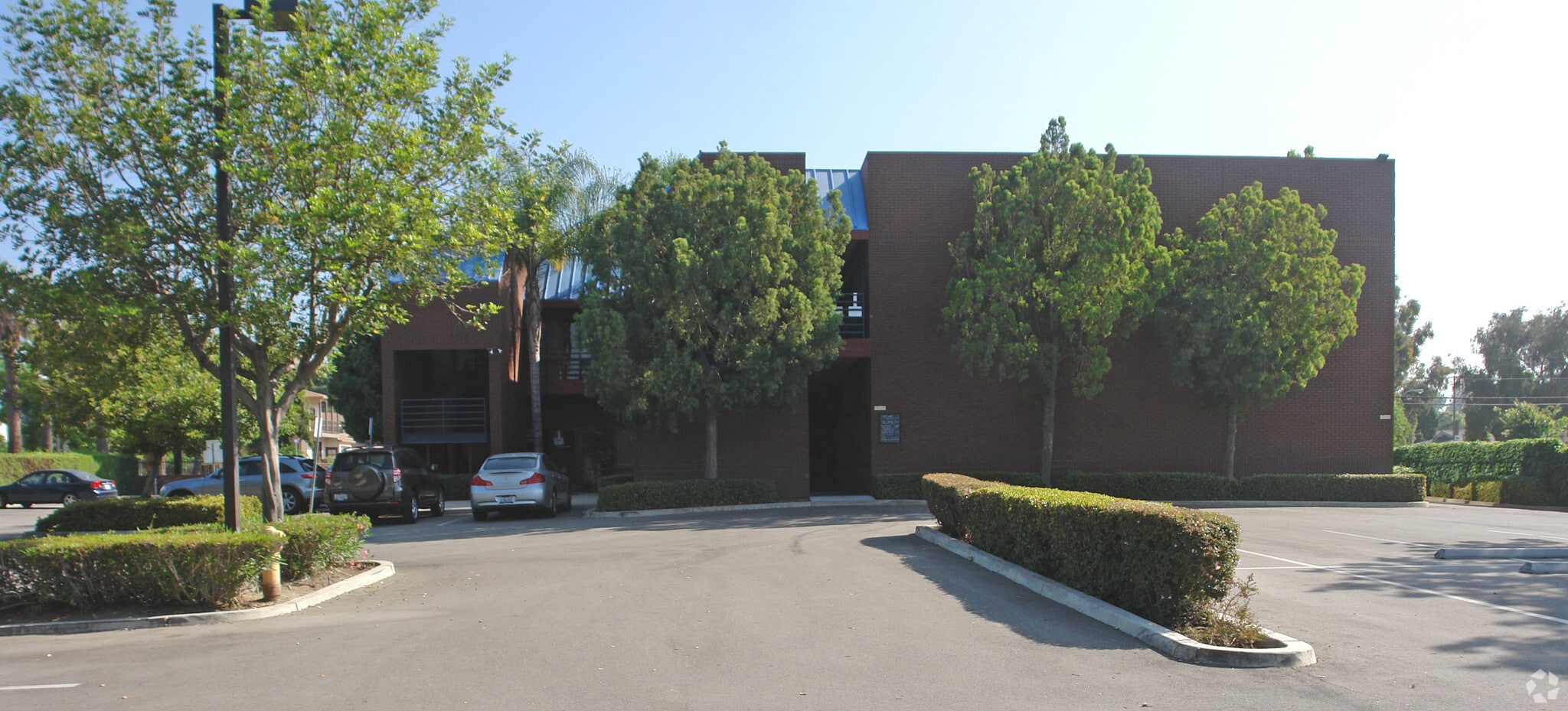350 Vinton Ave, Pomona, CA à louer Photo principale- Image 1 de 12