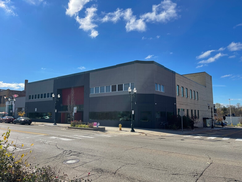 91 N Saginaw St, Pontiac, MI for lease - Primary Photo - Image 1 of 13