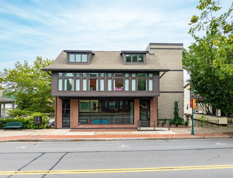 111-113 N Market St, Selinsgrove, PA à louer - Photo du bâtiment - Image 1 de 11